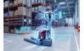Wózek paletowy ręczny czy elektryczny? Kalkulacja kosztów